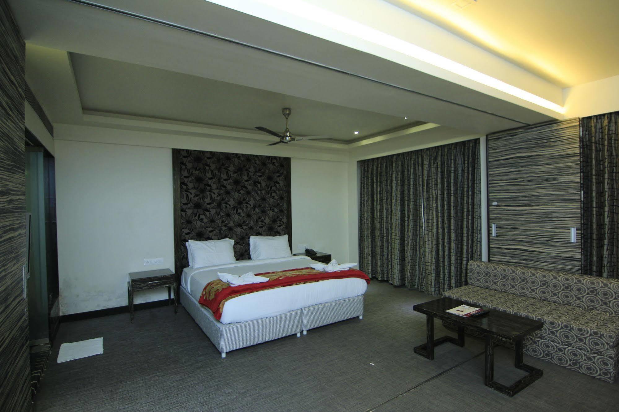 Kumar Resort Lonavala Εξωτερικό φωτογραφία
